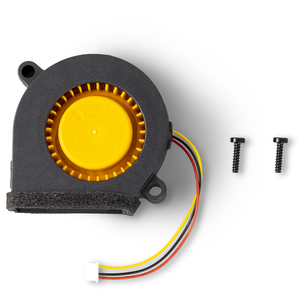 Vue de face de l'ensemble ventilateur de refroidissement des pièces du Snapmaker U1, avec le conduit de sortie d'air et le câble de raccordement.