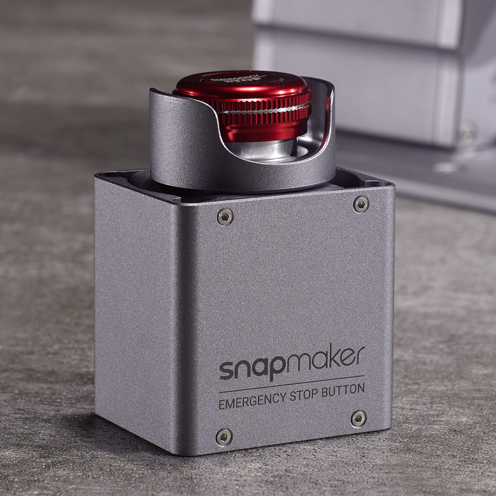 Snapmaker-noodstopknop, ontworpen voor het snel uitschakelen van het apparaat om de veiligheid tijdens het gebruik te waarborgen.